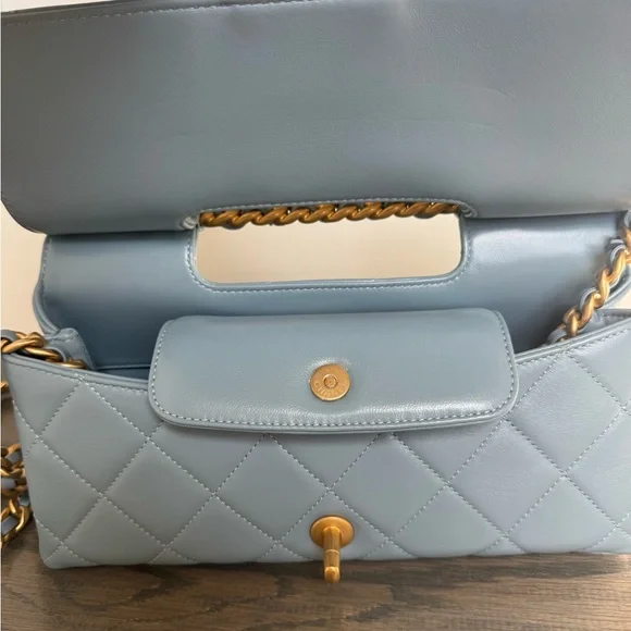 CHANEL Quilted Light Blue Leather Shoulder Bag with Gold Hardware - Picture 3 of 8